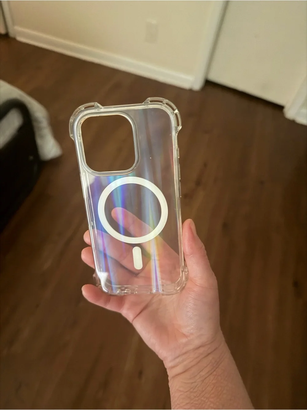 Clear MagSafe-Compatible Phone Case with White Ring: IPHONE 16 PRO